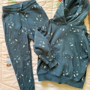 Rylee + Cru Blue Paisley Jogger Set